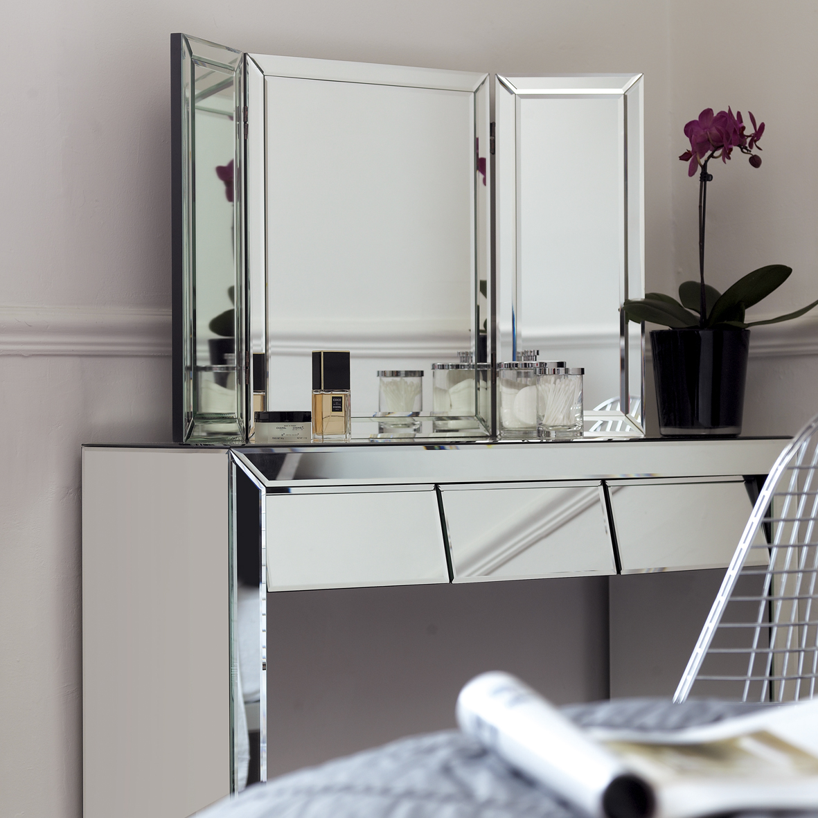 Mirror photography interior